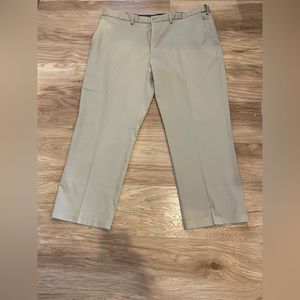 Haggar Classic Fit Premium No-Iron Khaki. 42 x 29